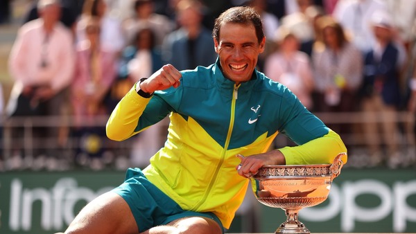 Qui est le joueur de tennis ayant remporté le tournoi de Roland-Garros en simple messieurs en étant le plus âgé ?