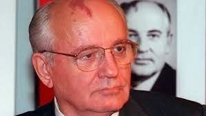 Mikhail Gorbatchev avait une tâche de vin sur le crâne, cela s'appelle aussi  ?