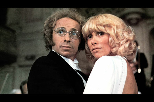 Dans "Le Grand Blond avec une Chassure Noire", François Perrin tombe amoureux de...