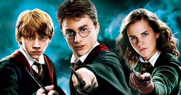 Qui a écrit les livres de la célèbre saga Harry Potter ?
