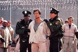 Stallone, dans ce film où il est maltraité par le directeur le prison (Donald Sutherland).