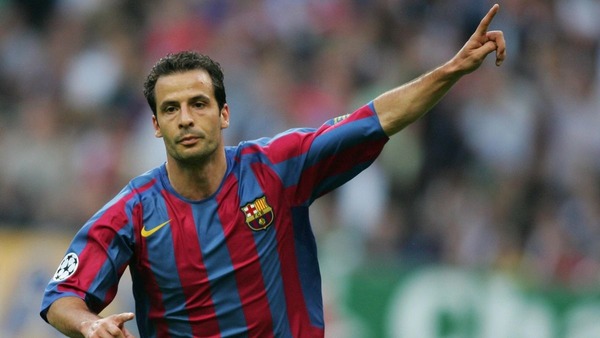 En 2004 il rejoint le FC Barcelone et remporte la Liga dès sa première saison.