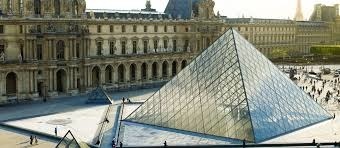 Quel architecte a construit la pyramide du Louvre ?