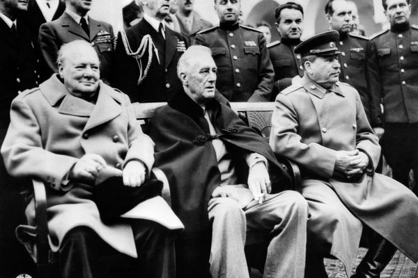 Charles de Gaulle est un des « grands » de Yalta, invité en 1945 comme représentant d’un des grands pays vainqueurs…