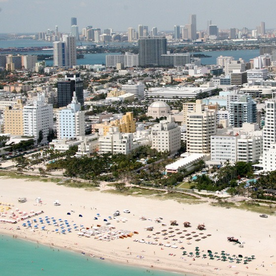 Miami Beach, réputée pour son atmosphère Art Déco, est une plage artificielle.