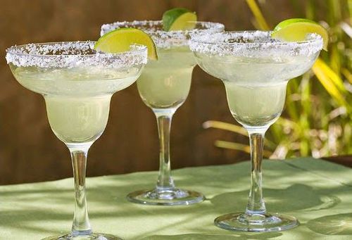 Quel alcool entre dans le cocktail "Margarita" ?