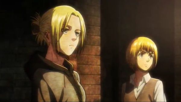 Dans l'Attaque des titans, Armin et Annie sont frères et sœurs ?