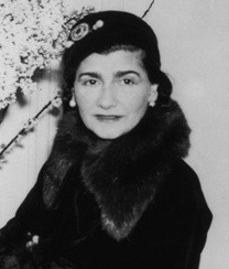 Gabrielle Chasnel alias _____, est une créatrice de mode et grande couturière française née en 1883