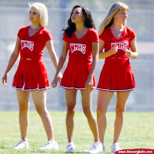 Quinn, Santana et Brittany chantent Problem de...