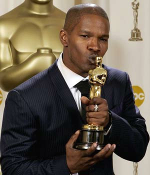 En 2005, Jamie Foxx est Oscarisé pour avoir incarné...