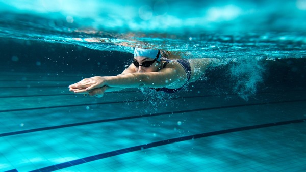 Quel est le record de vitesse pour un 200 m en natation ?