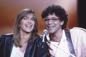 En 1984, Laurent Voulzy tombe sous le charme d’une actrice pour qui il écrit un tube qu’ils chanteront en duo et avec laquelle il vivra pendant une dizaine d’années. De quelle chanson s’agit-il ?