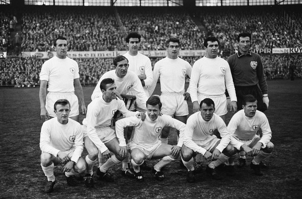 En 1963, contre qui les Spurs ont-ils remporté la finale de la Coupe d'Europe des Vainqueurs de Coupe ?