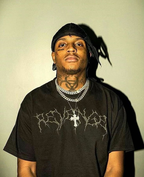 Qui est cette personne sur cette photo ?