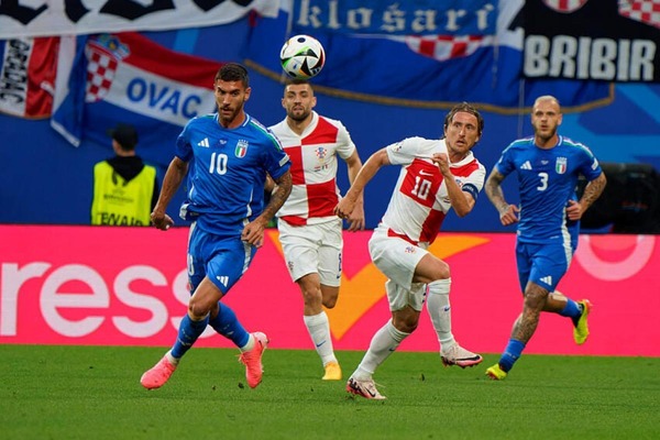 Qui a terminé second de ce groupe derrière l'Espagne ?