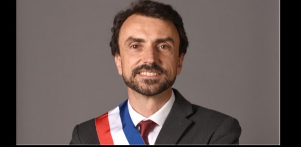 Comment s'appelle le maire de Lyon (2021) ?