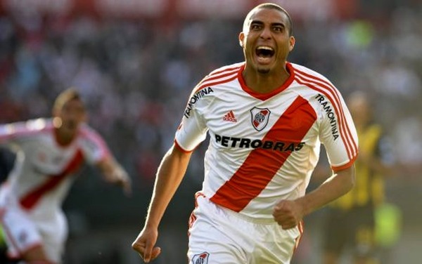 Fin 2011, David rejoint River Plate. Ce sera son dernier club pro.