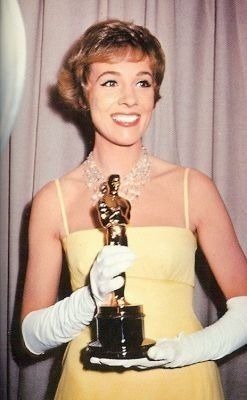 Pour son rôle de Mary Poppins, Julie Andrews a reçu l'Oscar de la meilleure actrice.