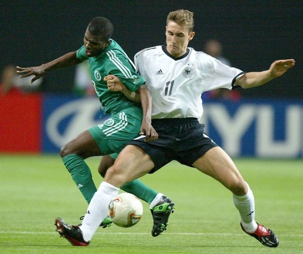 Lors de son premier match du Mondial de 2002, sur quel score l'Allemagne écrase-t-elle l'Arabie Saoudite ?