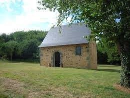 Qui a édifié la chapelle, dans les années 1560, au manoir de Viaulnay, afin de guérir de la maladie de la goutte ?