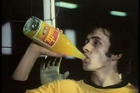 Michel Platini boit du Fruité, parce que Fruité c'est plus...