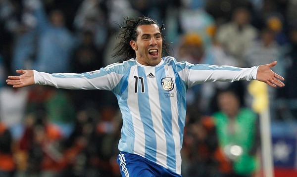 En 2014, il fait partie de l'effectif argentin, finaliste du Mondial au Brésil.