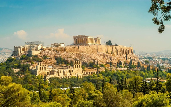 Où se situe l'Acropole d'Athènes ?