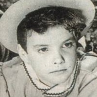 En 1951 à l'âge de 4 ans, il apparaît dans le film :