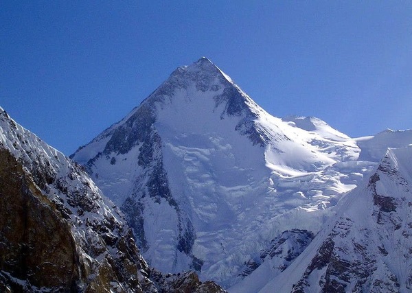 Comment est aussi appelé le Gasherbrum 1 gravi par Mike Horn en 2007 ?