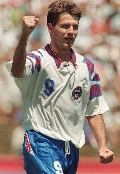 En 1994, contre quelle équipe le russe Oleg Salenko inscrit-il 5 buts lors du même match ?
