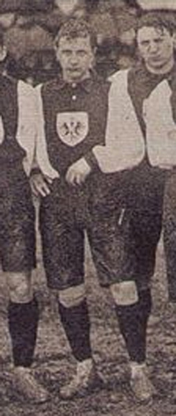 Il est le premier buteur de l'histoire de l'équipe d'Allemagne en 1908. C'est ?