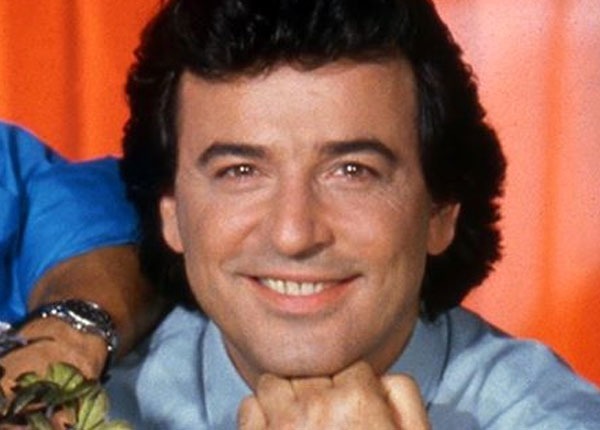 Chanteur et dragueur invétéré, il s'agit de ?