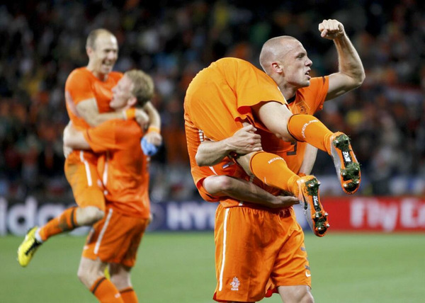 Les Pays-Bas se qualifient pour la 3ème finale de leur histoire. Qui viennent-ils d'éliminer (3-2) en demi-finale ?