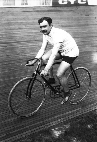 Quel était le prénom du coureur cycliste Trousselier ?