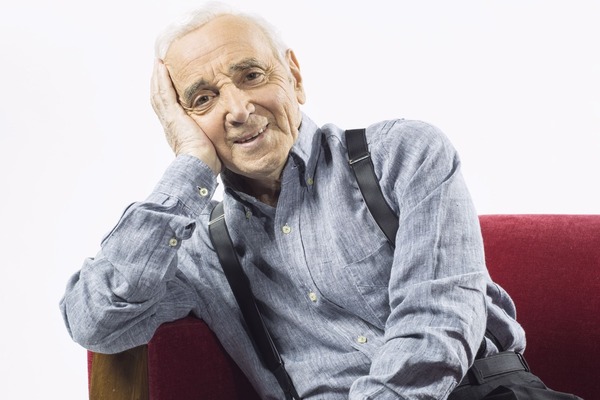 Combien de chansons Charles Aznavour a-t-il écrit ?