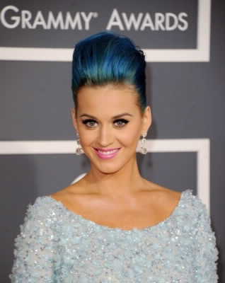 Quelle est sa couleur de cheveux  aux Grammy's ?