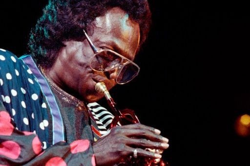 Combien de musiciens figurent sur l'album "Birth of the Cool" de Miles Davis ?