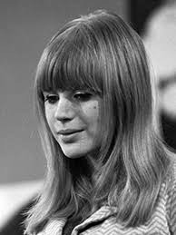 Chanteuse, compositrice et actrice anglaise connu dans les années 60 pour son single "as tears go by" morte le 30/1 à 78 ans ?
