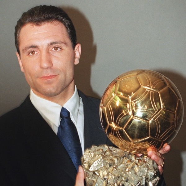 Il remporte le Ballon d'Or 94. Il est le premier bulgare a recevoir cette récompense.