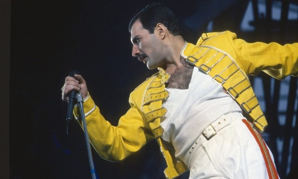 De quel groupe Freddie Mercury était-il le célèbre chanteur ?