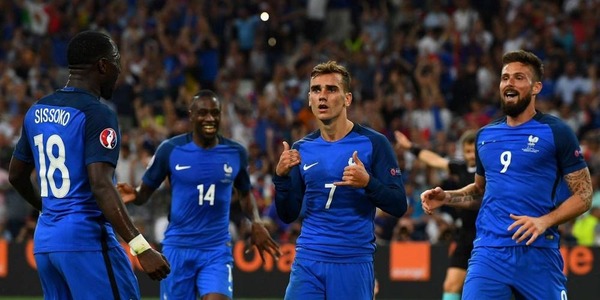 Grâce à un doublé d'Antoine Griezmann, les français éliminent les allemands 2-0. C'est la première victoire française sur les allemands en compétition officielle depuis.....