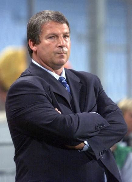 Rolland démissionne de l'OM à l'issue de ce Championnat.