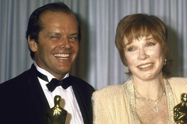 En 1984, il obtient l'Oscar du Meilleur Acteur dans un second rôle pour le film :