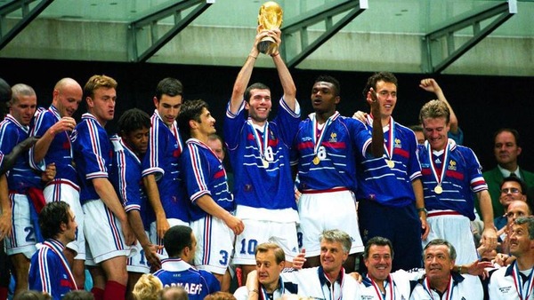 La France remporte sa première Coupe du Monde. Combien de buts l'équipe a-t-elle inscrit pendant cette compétition ?