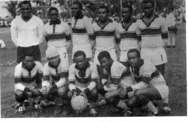 En 1965, quel a été le premier club camerounais a remporté la Coupe des Clubs Champions africains ?