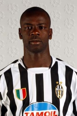 En 2001, il rejoint la Juventus de Turin pour la somme de .....