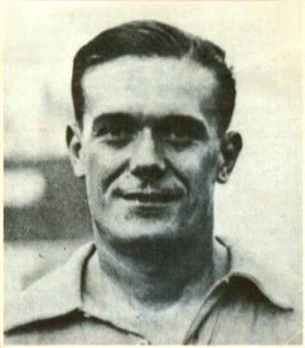Qui est cet attaquant qui s'est illustré lors des Coupes du Monde de 1934 et 1938 ?