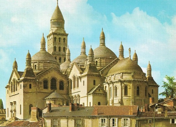 Quel nom porte la cathédrale de Perigueux ?