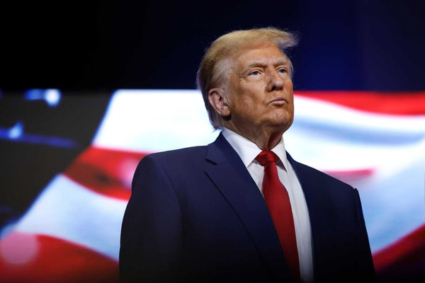 Le 25 janvier, Donald Trump devient Président des États-Unis pour la...