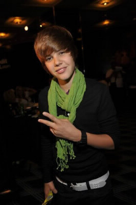 Quel âge a Justin Bieber (en 2012) ?